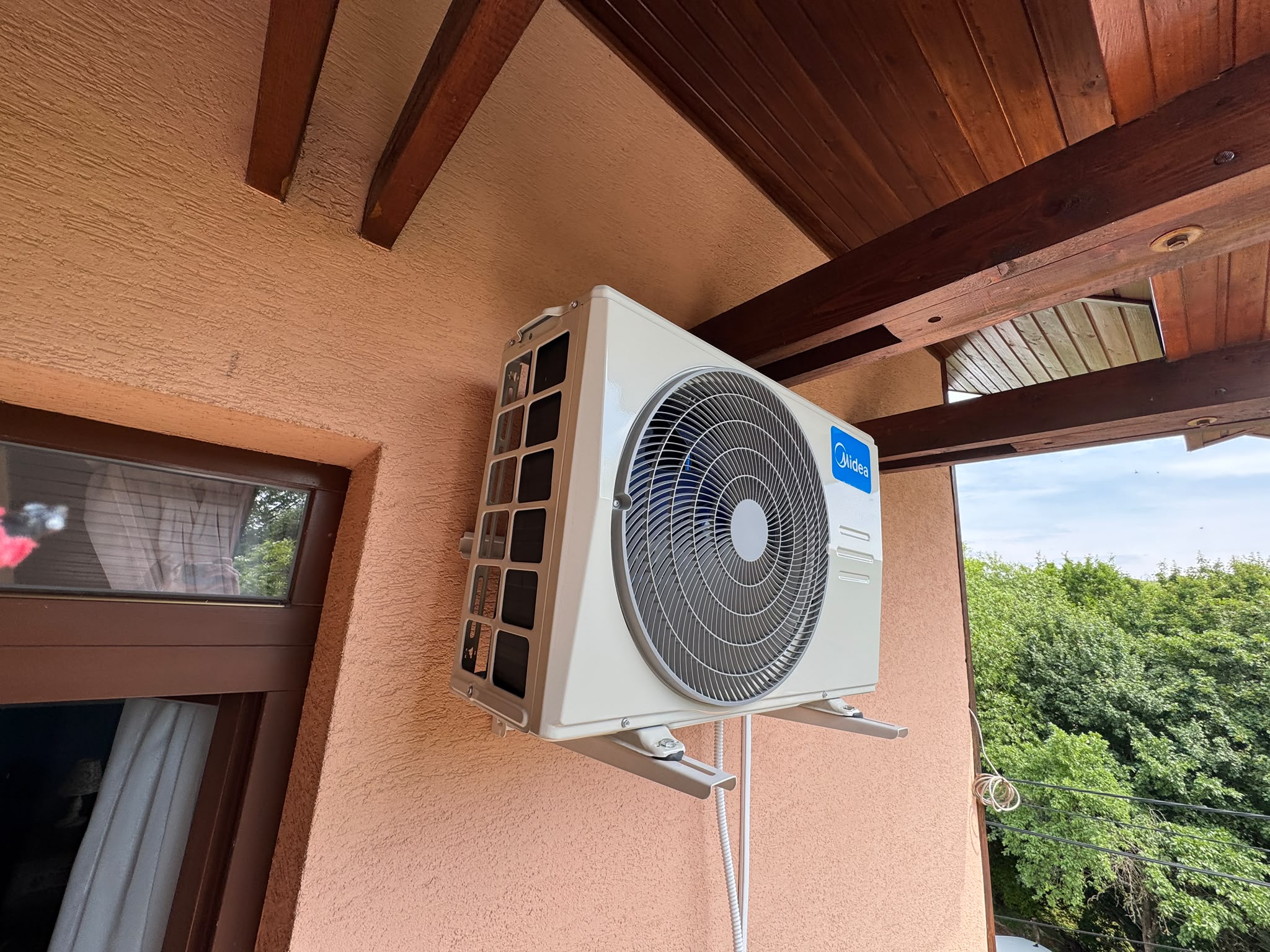 Vonkajšia jednotka Midea Breezeless — rodinný dom, Košice