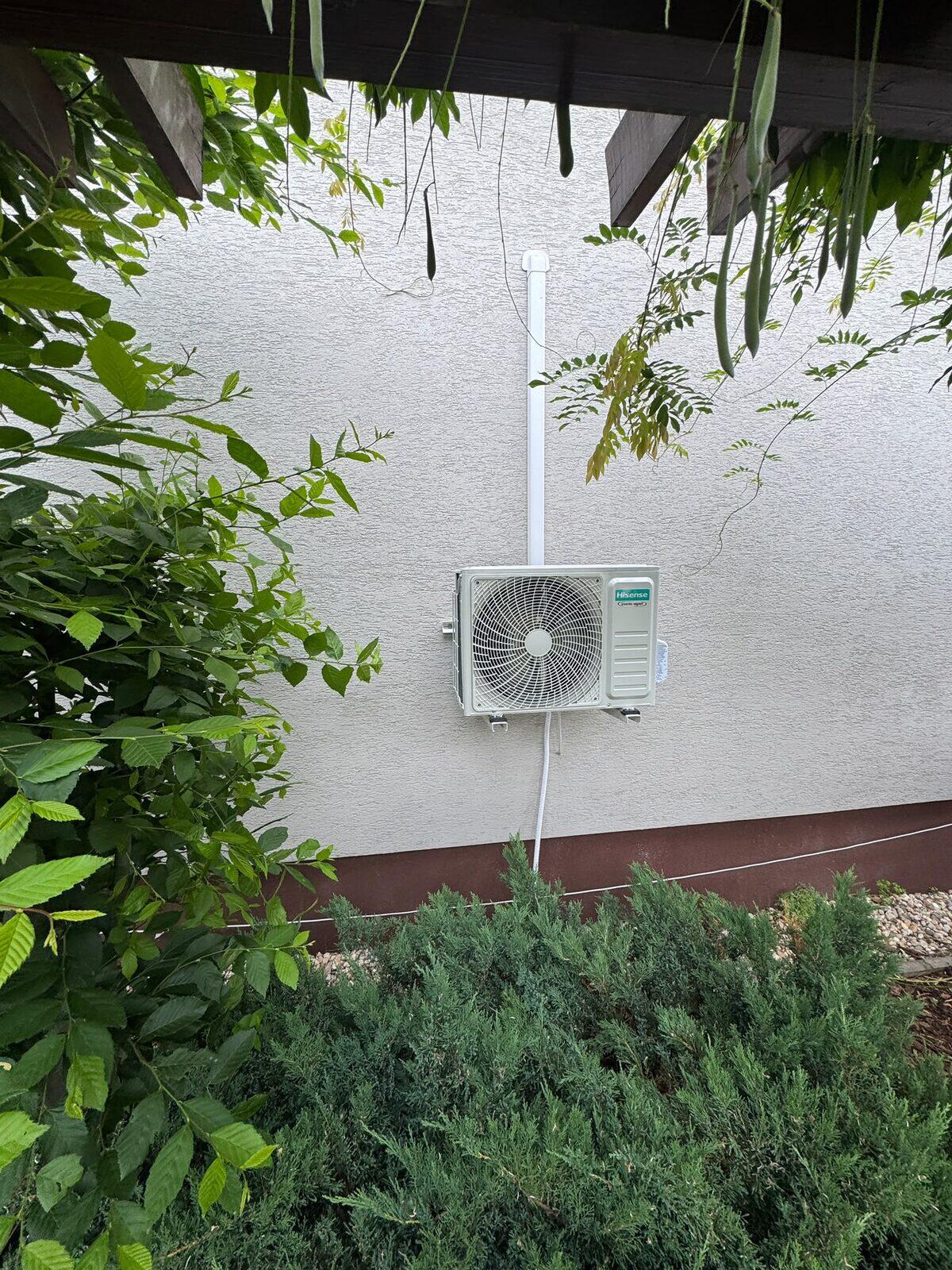 Vonkajšia jednotka Hisense na fasáde rodinného domu, Košice