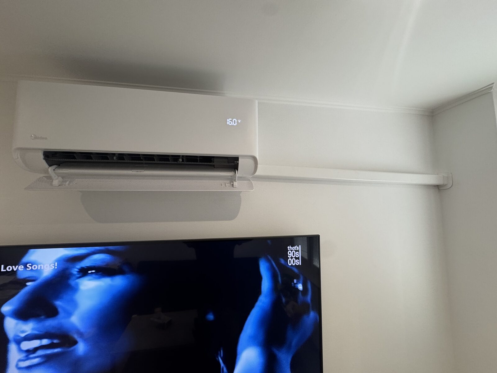Montáž Midea Breezeless E — izba, Košice