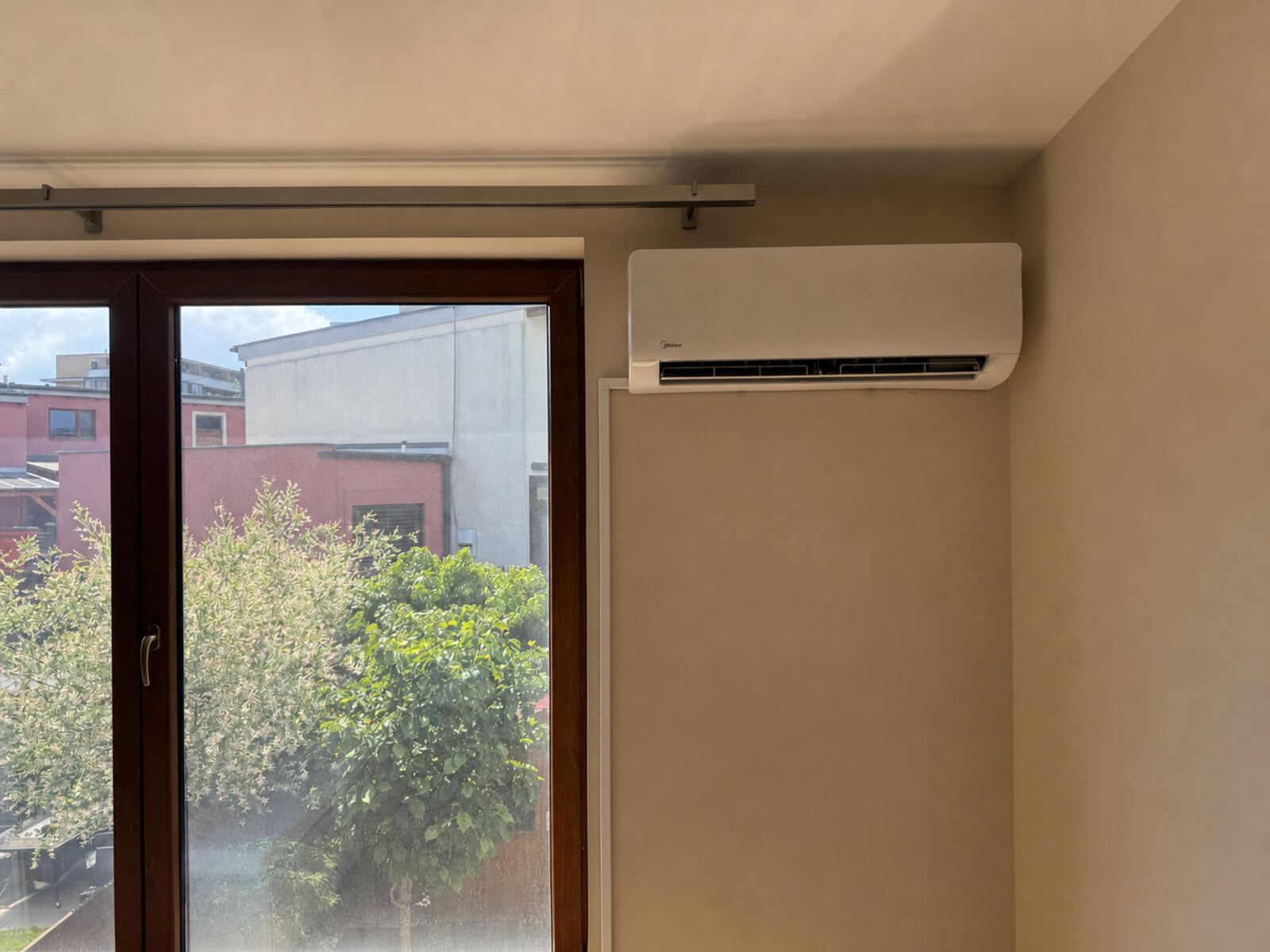 Montáž Midea — vnútorná jednotka, druhý záber, Košice