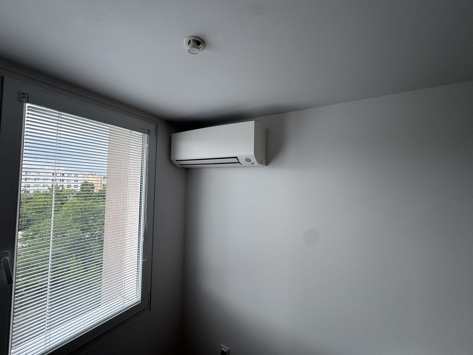 Vnútorná jednotka Daikin Perfera 2,5 kW — izba, byt Košice