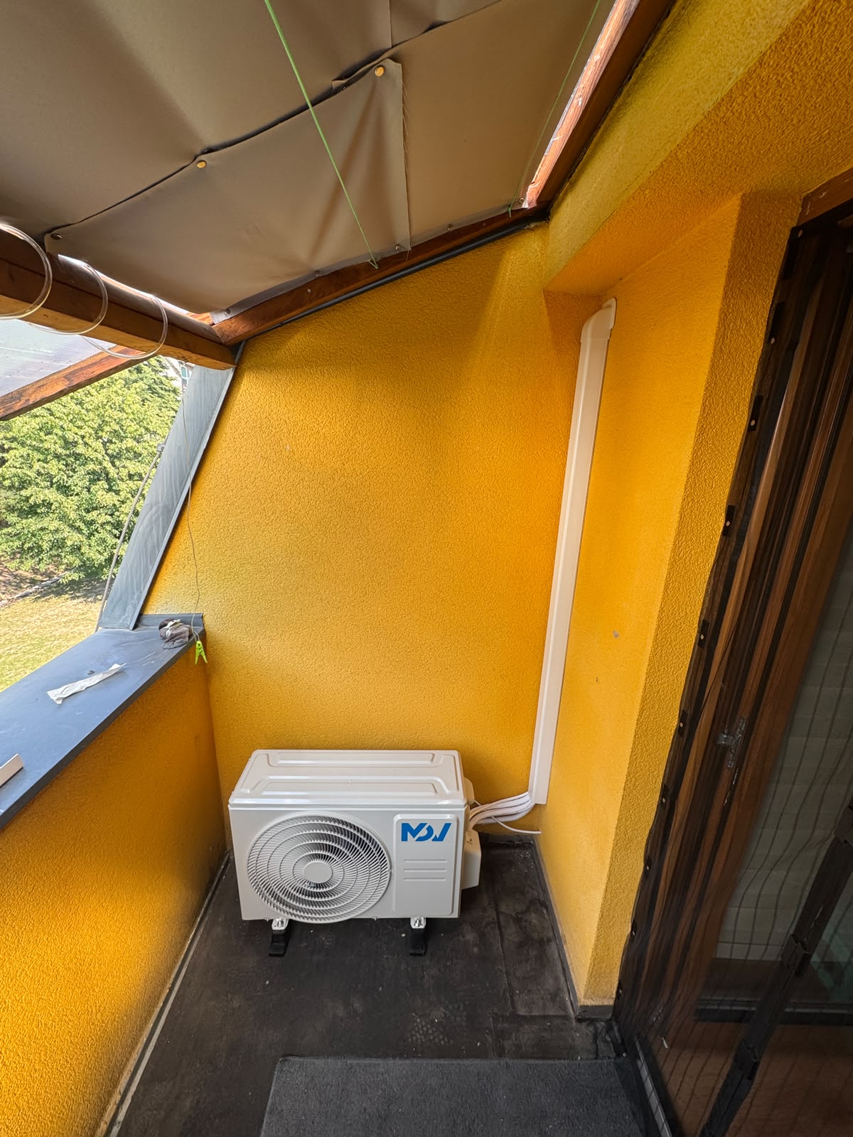 Vonkajšia jednotka MDV EVO na balkóne — byt Sokoľ