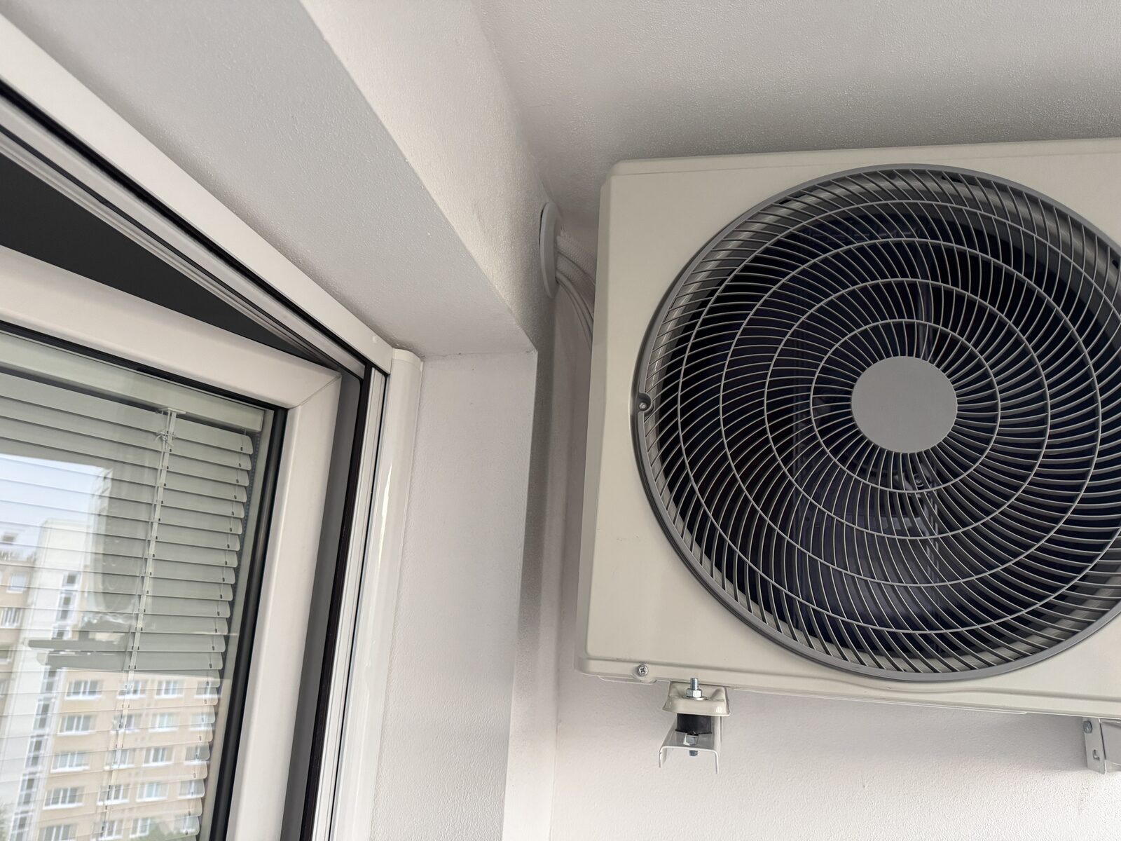 Vonkajšia multisplit jednotka Midea Solstice — detail ventilátora, Košice