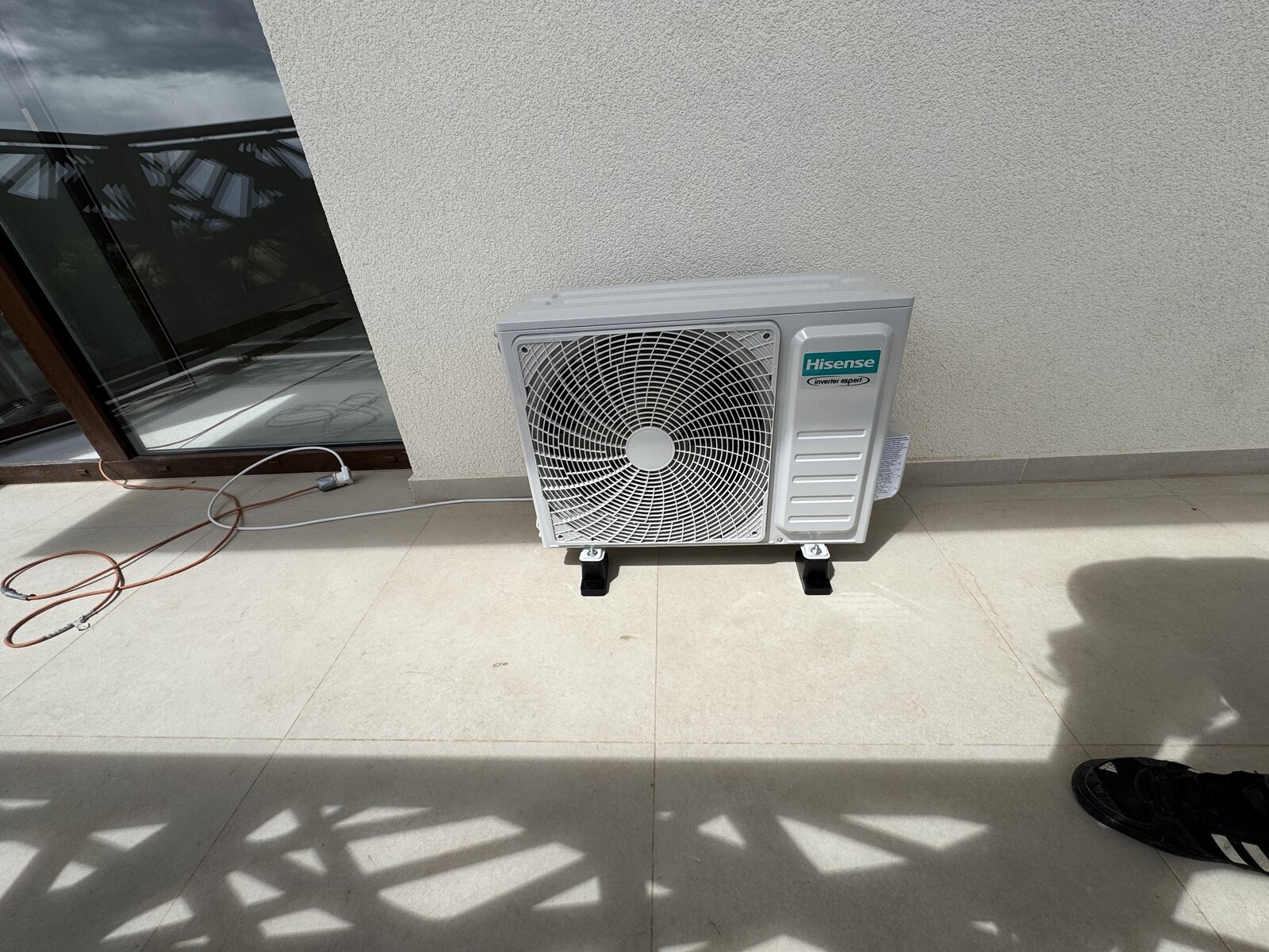 Výhľad z balkóna bytu s vonkajšou jednotkou Hisense Easy, Šemša